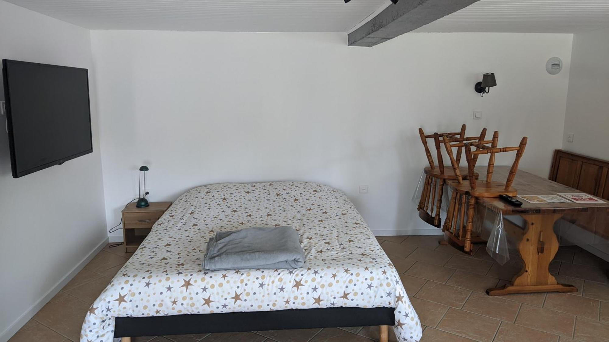 Studio A La Campagne Dans Corps De Ferme Renovee Chancey 部屋 写真