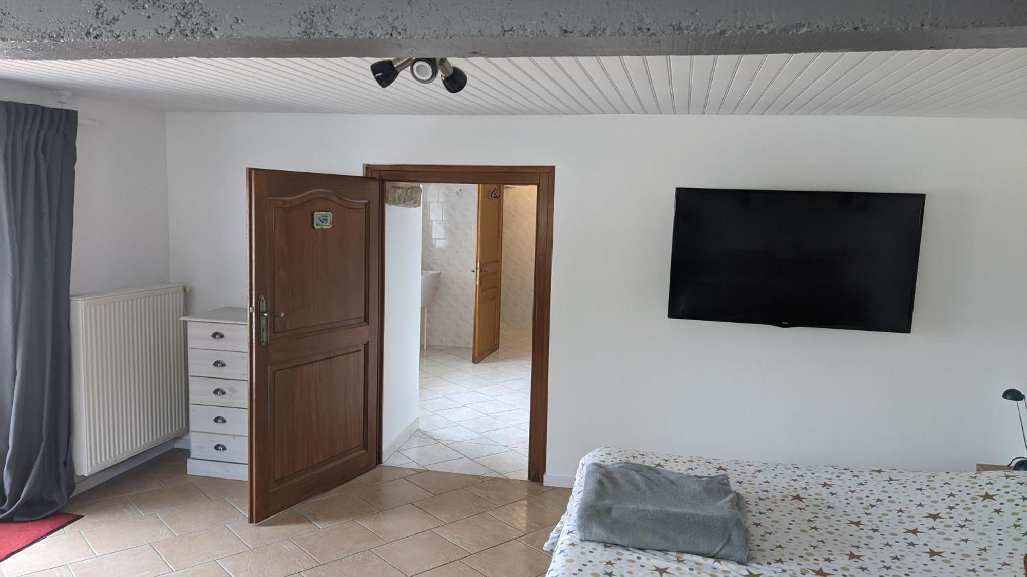 Studio A La Campagne Dans Corps De Ferme Renovee Chancey 部屋 写真